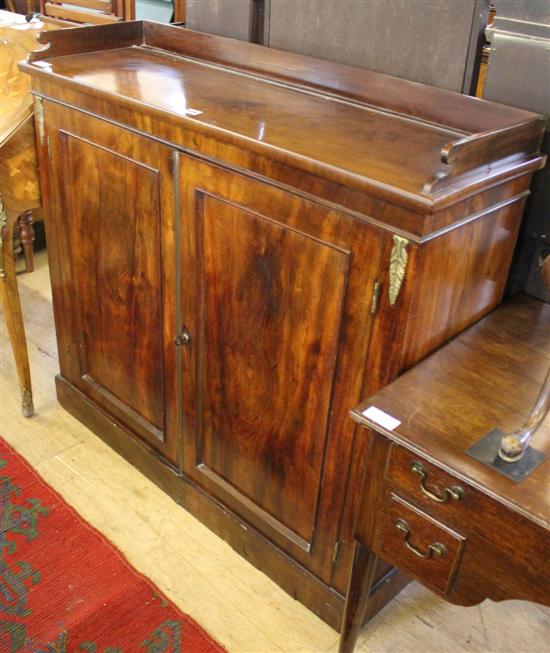 Mahogany chiffonier